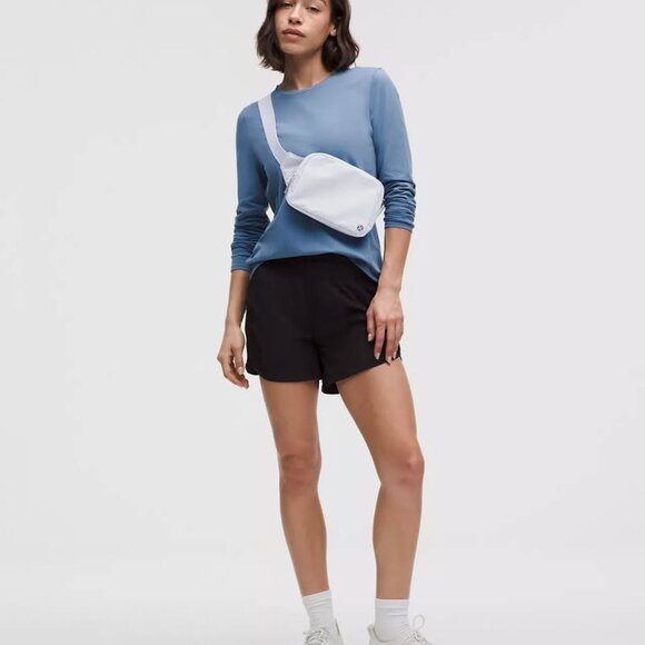 Lululemon Everywhere Belt Bag Large 2L in Starch Blue - Picture 2 of 5